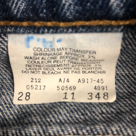 90’s Vintage Levi 560 Jean Shorts - Picture 4 of 5